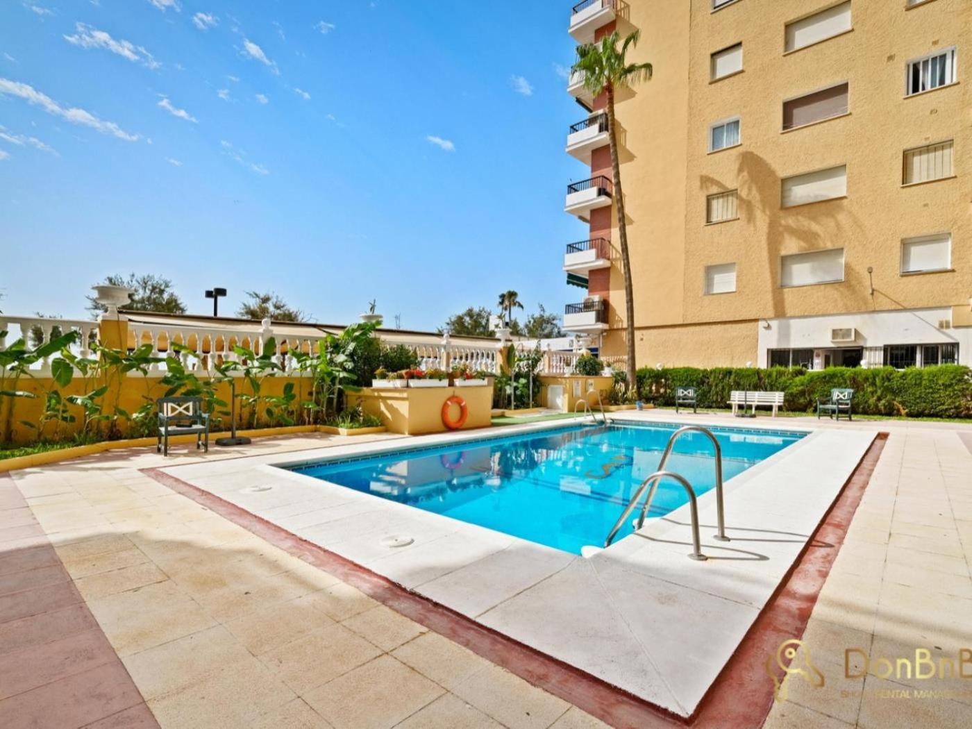 Apartamento Con Piscina En La Primera Linea De Playa De Fuengirola Rom bilde