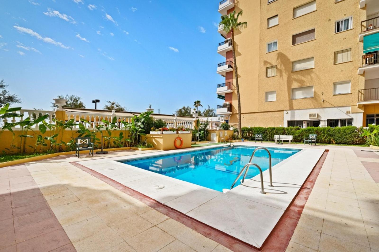 Apartamento Con Piscina En La Primera Linea De Playa De Fuengirola Eksteriør bilde